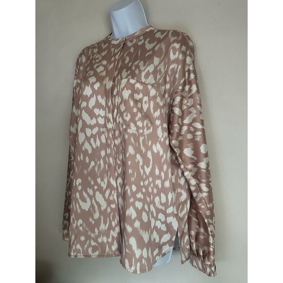 NWT Black Label By Chicos Soft Satin Sportswear Button Down Woman's Size Medium - Picture 3 of 12